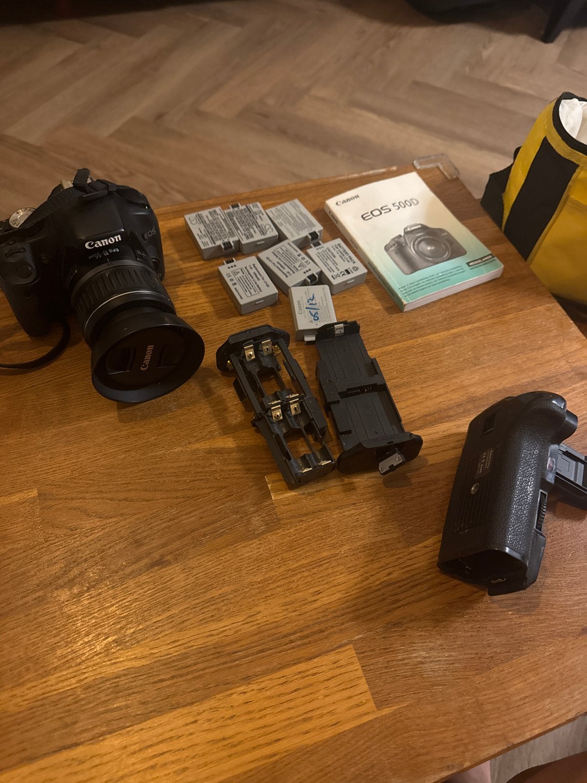 Canon EOS 500D met handgrip, 8 accu's, lens en tas, Gebruikt, Spiegelreflex, Canon, Ophalen of Verzenden