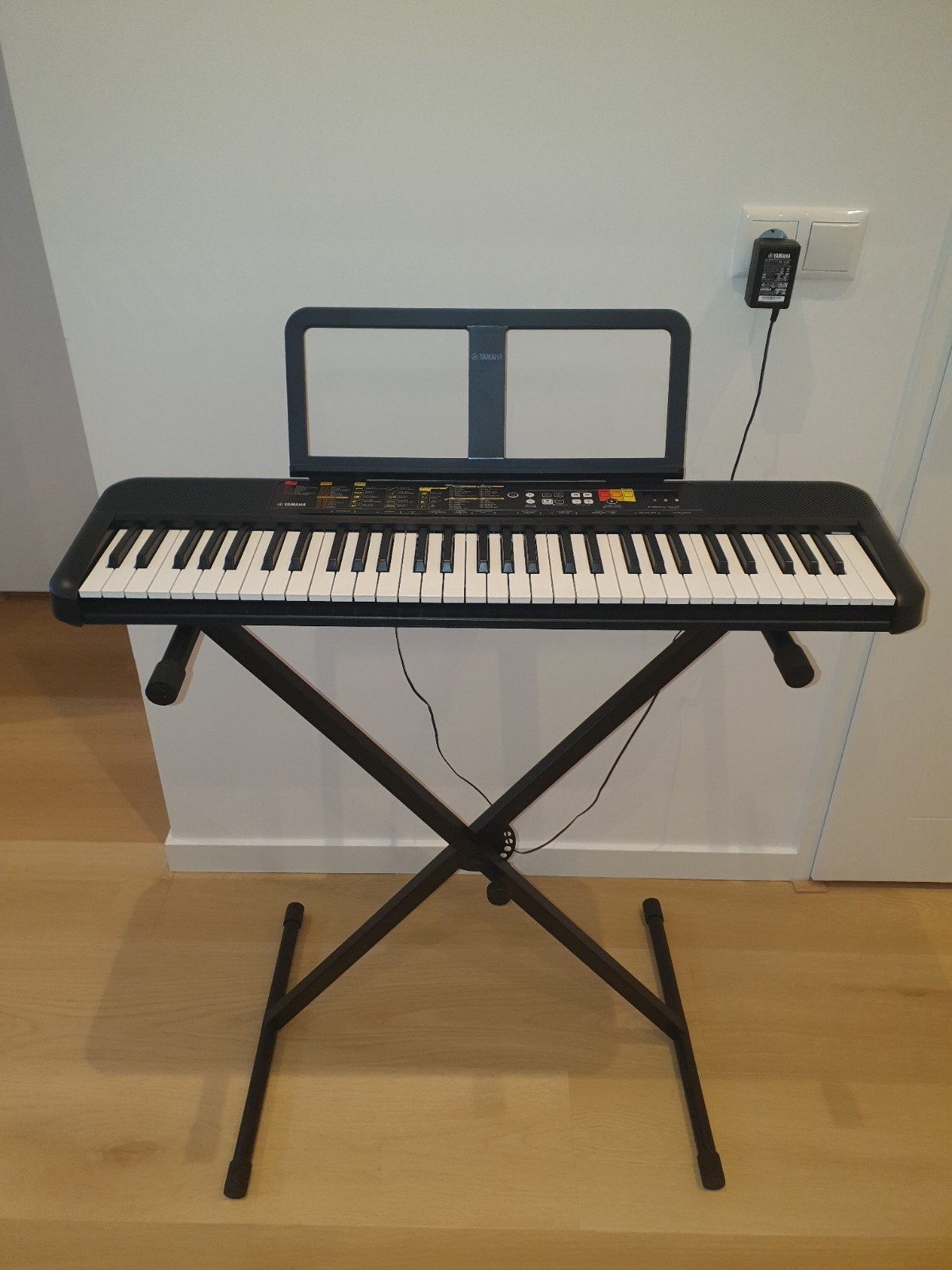 Yamaha PSR-F52 Keyboard - Zo goed als nieuw met standaard, Ophalen, 61 toetsen, Yamaha, Zo goed als nieuw