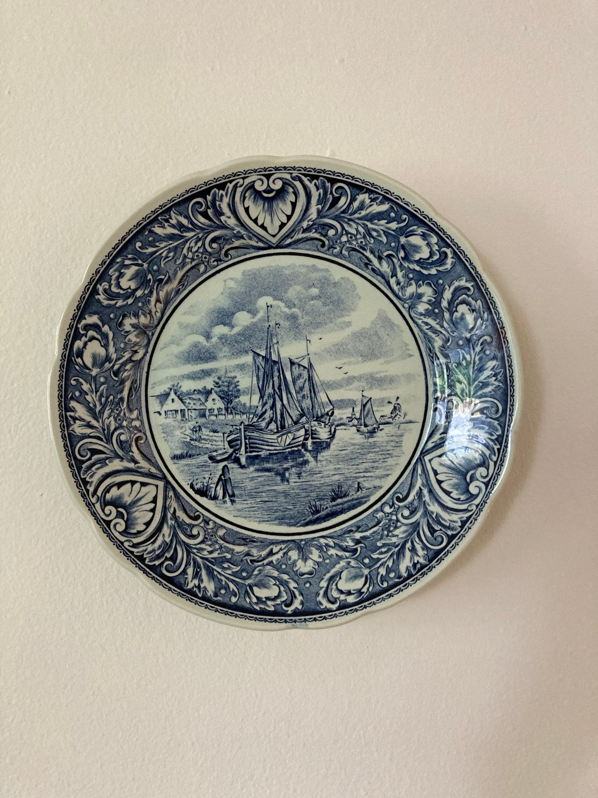 Boch Delfts Blauw Wandbord met Schepen, Antiek en Kunst, Ophalen