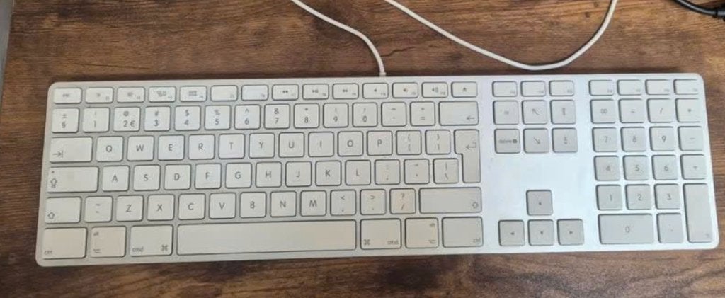 Apple toetsenbord A1243 bedraad grijs wit met numeriek pad, Computers en Software, Toetsenborden, Ophalen, Gebruikt, Qwerty, Apple