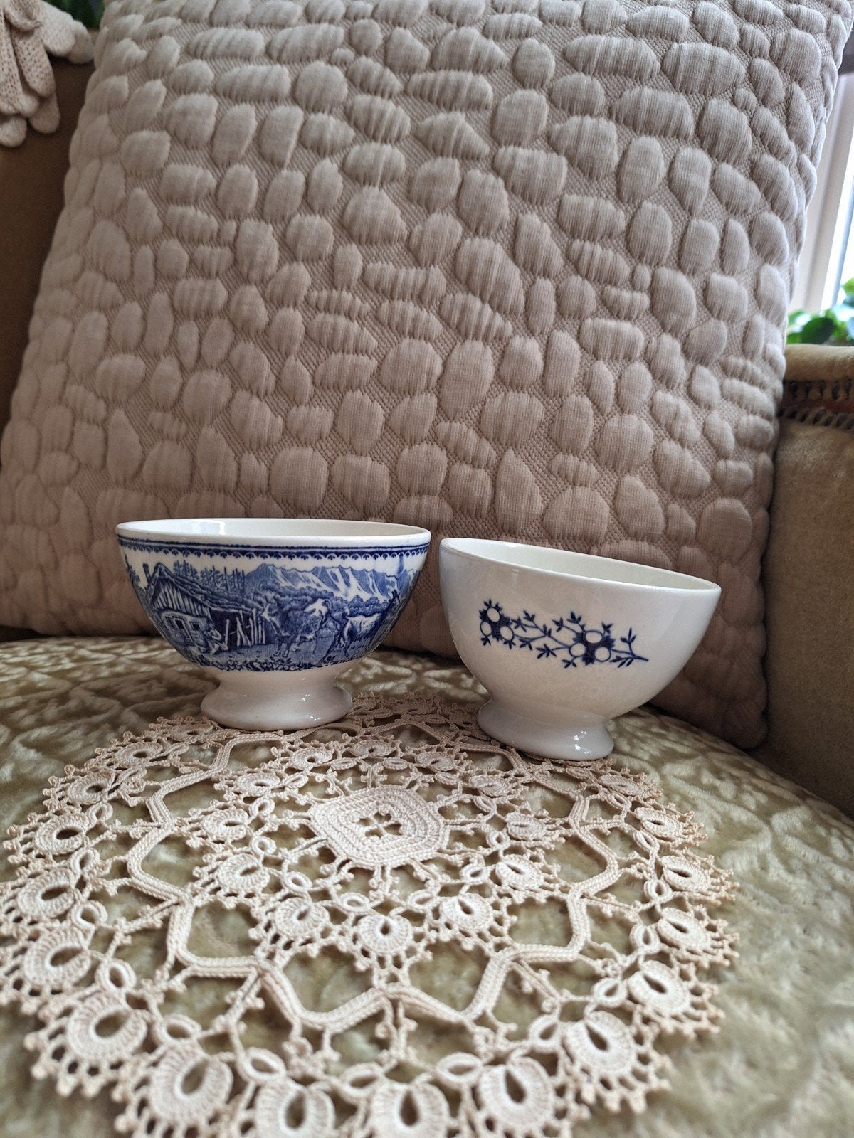 2 Brocante Spoelkommen waarvan 1 van Boch ** Mimosa **, Antiek en Kunst, Antiek | Servies los, Ophalen of Verzenden
