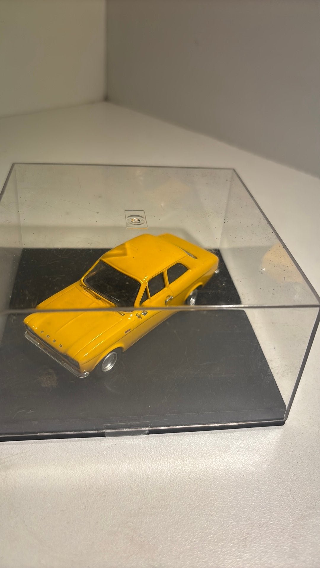Ford escort 1300 gt spring yellow trofeu 1.43, Hobby en Vrije tijd, Overige merken, Auto, Ophalen of Verzenden, A