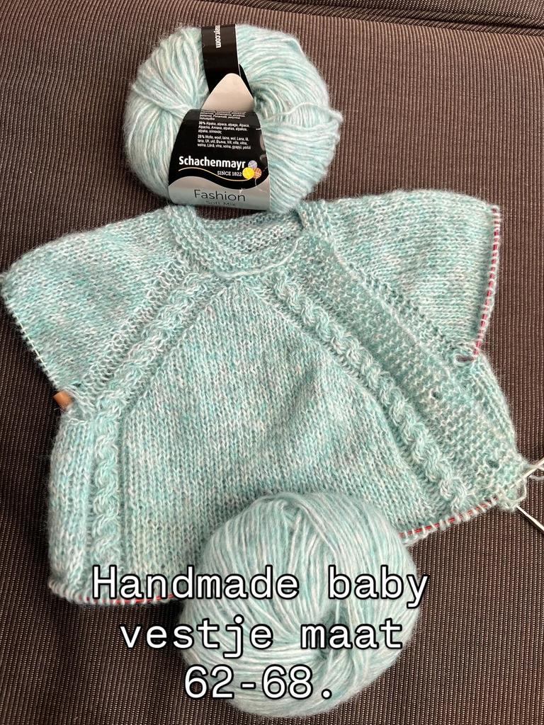 Handmade baby vestje heel zachte wol maat 62-68., Ophalen of Verzenden, Nieuw, Jongetje of Meisje, Truitje of Vestje
