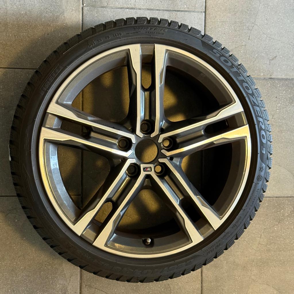 BMW 1 2 serie 18 inch velgen 556M Pirelli Winterbanden, Auto-onderdelen, Banden en Velgen, Ophalen, 18 inch, Gebruikt, Velg(en)