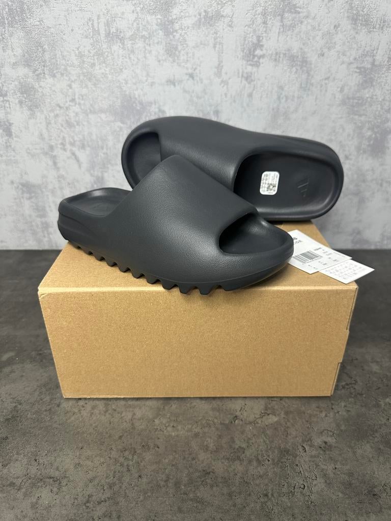 Adidas Yeezy Slide Onyx maat 37 | Nieuw met doos, Ophalen of Verzenden, Nieuw, Sneakers of Gympen