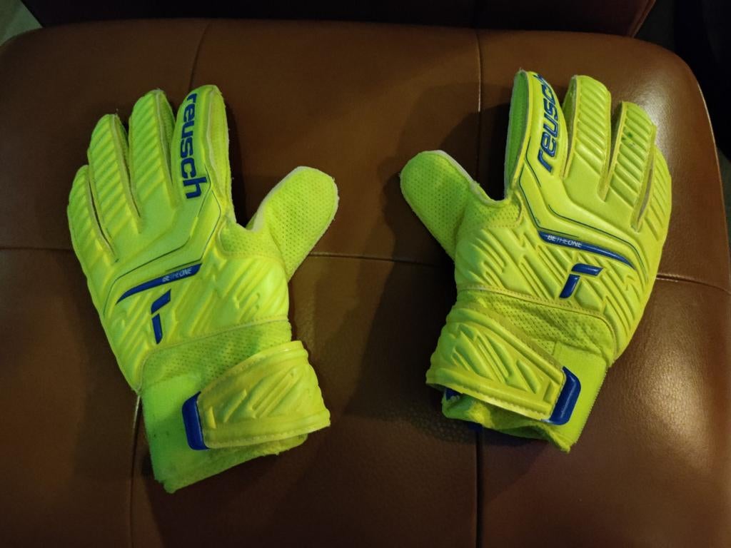 Te koop: Reusch Attrakt junior keepershandschoenen, Sport en Fitness, Voetbal, Maat XS of kleiner, Ophalen of Verzenden, Gebruikt