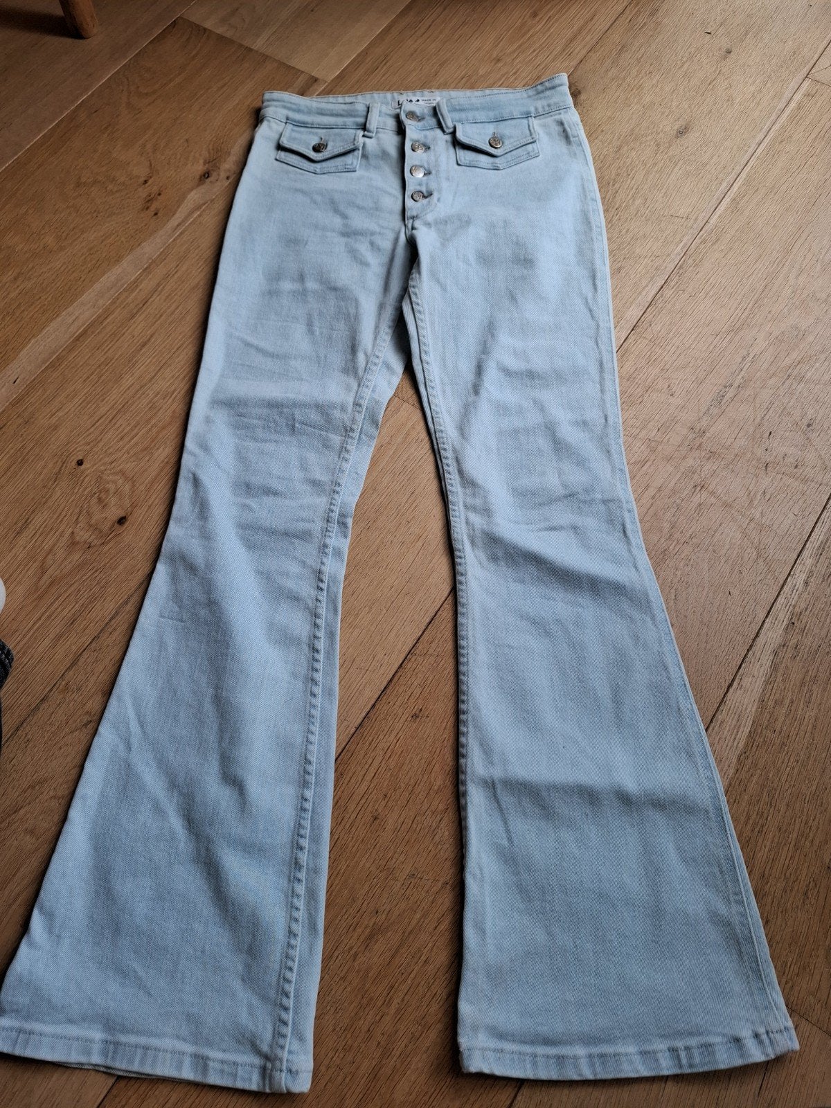 Lois Jeans Spijkerbroek Lichtblauw Flared W27 L32, Lois Jeans, Blauw, Ophalen of Verzenden, W27 (confectie 34) of kleiner