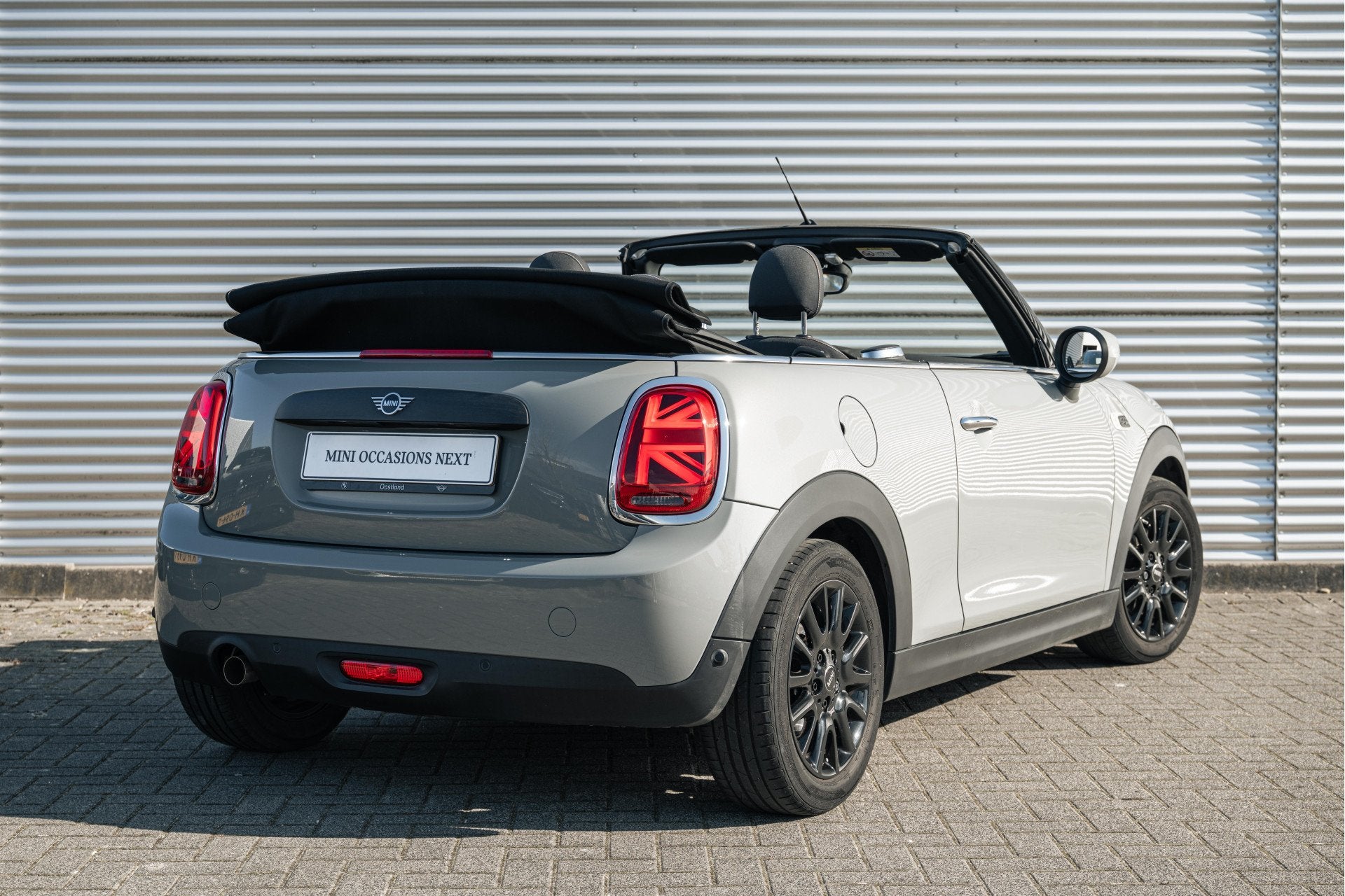 MINI Cabrio One Salt / LED / PDC / Airconditioning / Cruise, Auto's, Mini, Voorwielaandrijving, Dealer onderhouden, Stof, Gebruikt