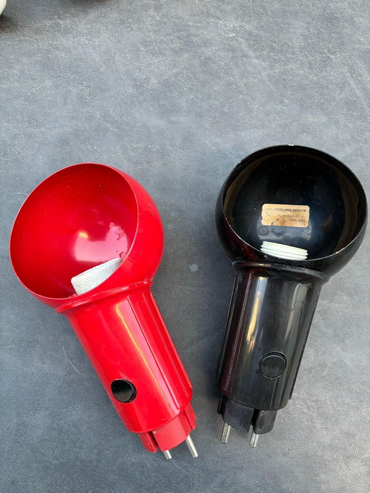 Set van 2 Vintage Vrieland Design stekkerlampen - Jaren '80, Met schakelaar, Overige merken, Gebruikt, Kunststof