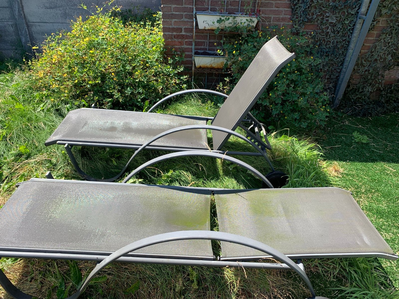 2 verstelbare ligbedden met wielen zonnebed, Tuin en Terras, Ligbedden, Ophalen, Zo goed als nieuw, Metaal, Verstelbaar