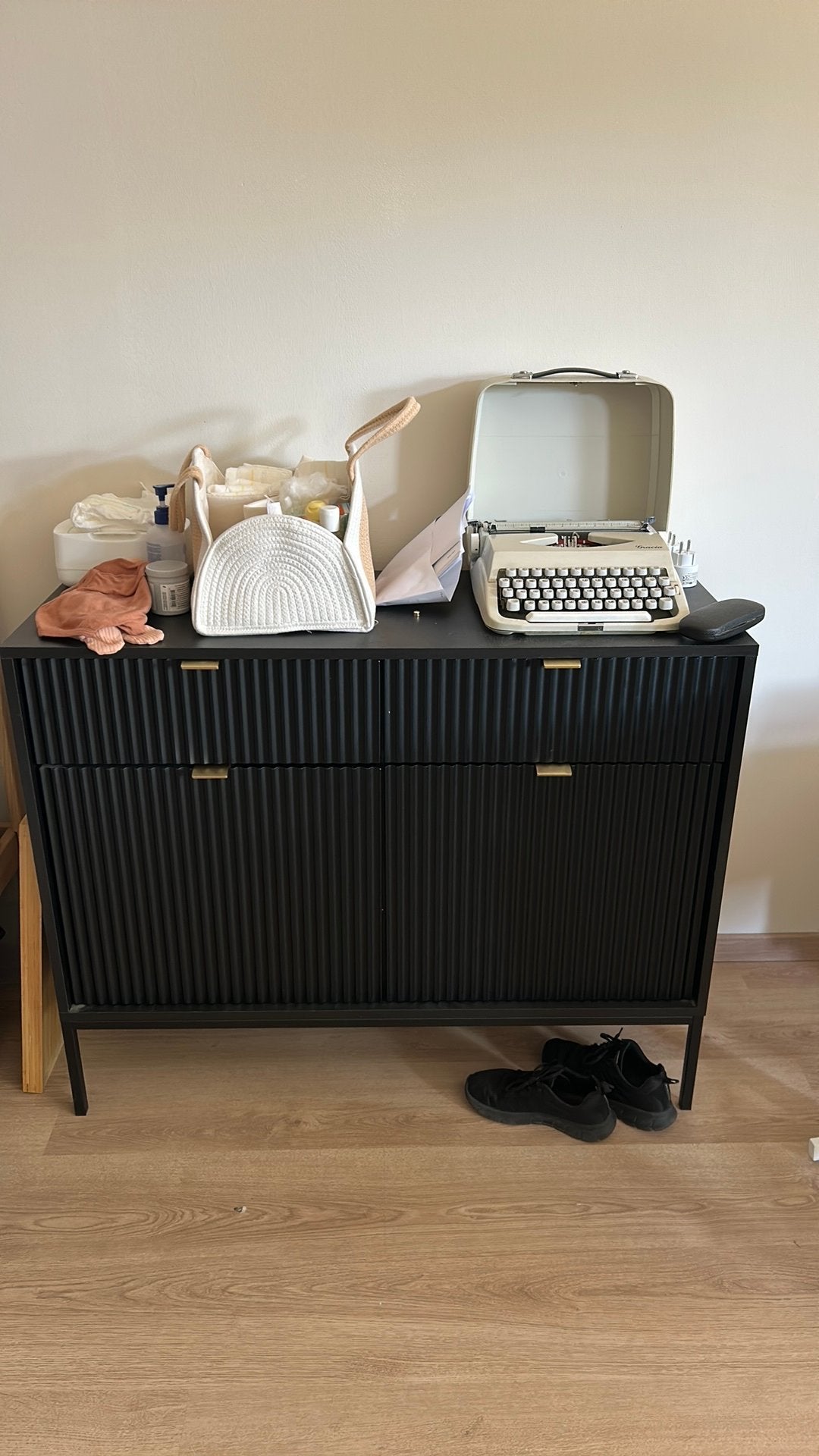 Zwart dressoir, Ophalen, 50 tot 100 cm, Zo goed als nieuw, Minder dan 100 cm