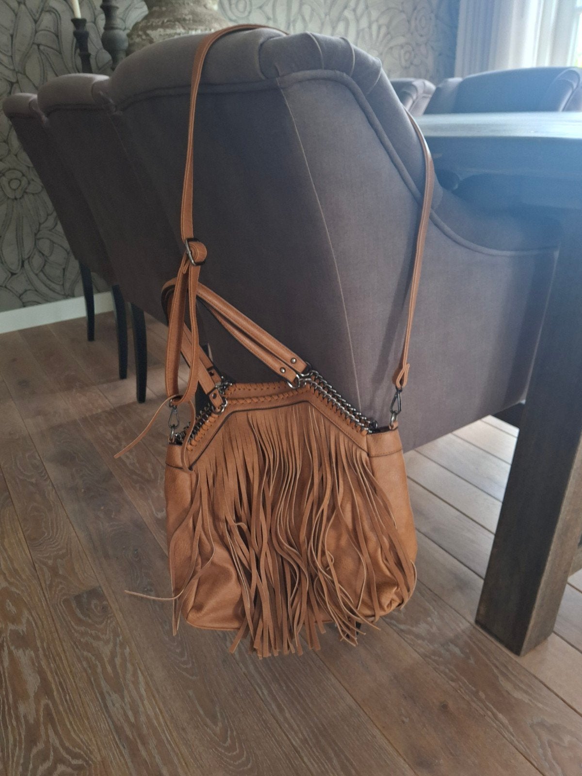 Nieuwe bruine leren tas met franjes - 34x30 cm, Sieraden, Tassen en Uiterlijk, Tassen | Damestassen, Ophalen of Verzenden, Nieuw