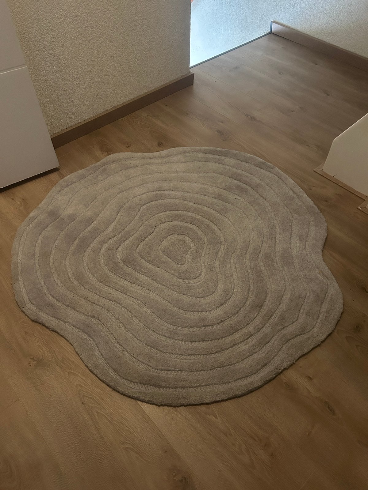 Vloerkleed solevito 120 lichtgrijs rond organisch vorm, Ophalen, Zo goed als nieuw, Rechthoekig, 100 tot 150 cm