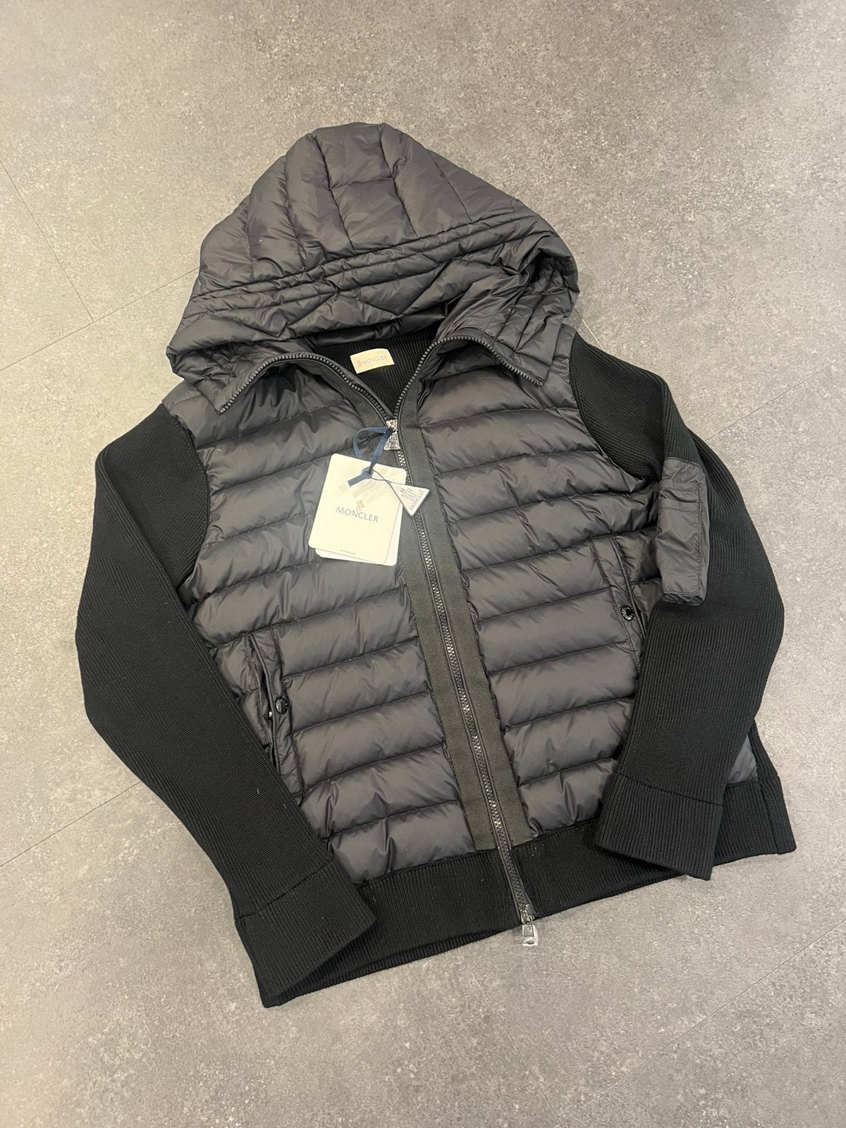 Moncler cardigan zwart maat M, Kleding | Heren, Bodywarmers, Ophalen of Verzenden, Zo goed als nieuw, Maat 48/50 (M), Zwart