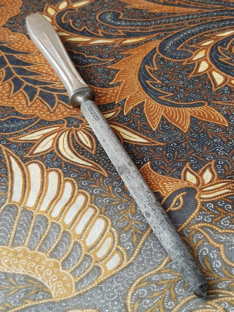 Mooie antieke wetstaal uit Engeland 31,6 cm. uit 1900.