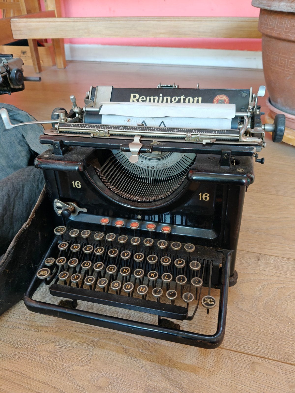 Remington typmachine, Diversen, Ophalen
