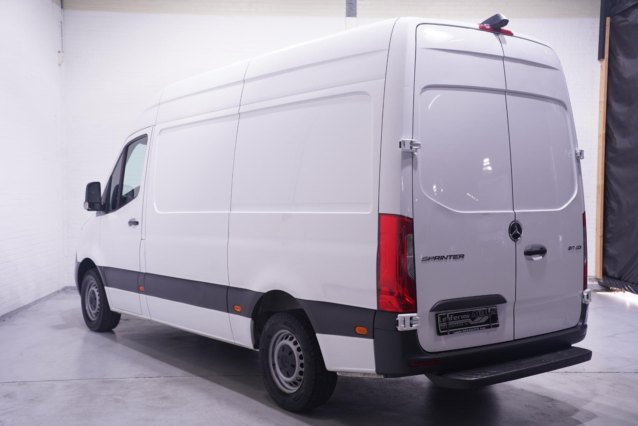 Mercedes-Benz Sprinter 317 CDI 170 pk L2H2 Camera, Apple Car, Auto's, Gebruikt, 4 cilinders, 2000 kg, Wit