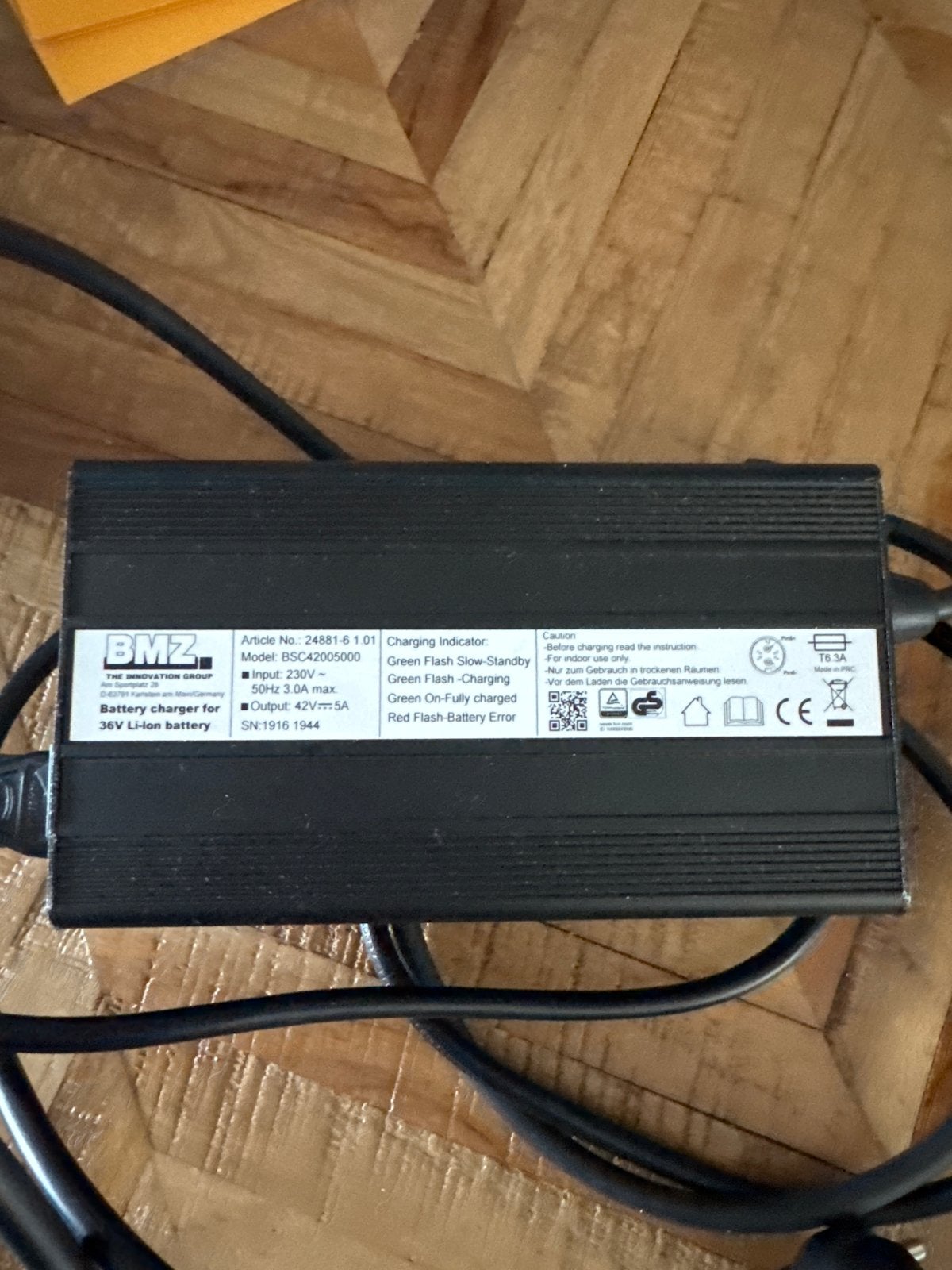 Van Raam fiets BMZ Acculader 36V Li-ion (24681-8 1.01), Ophalen of Verzenden, Gebruikt