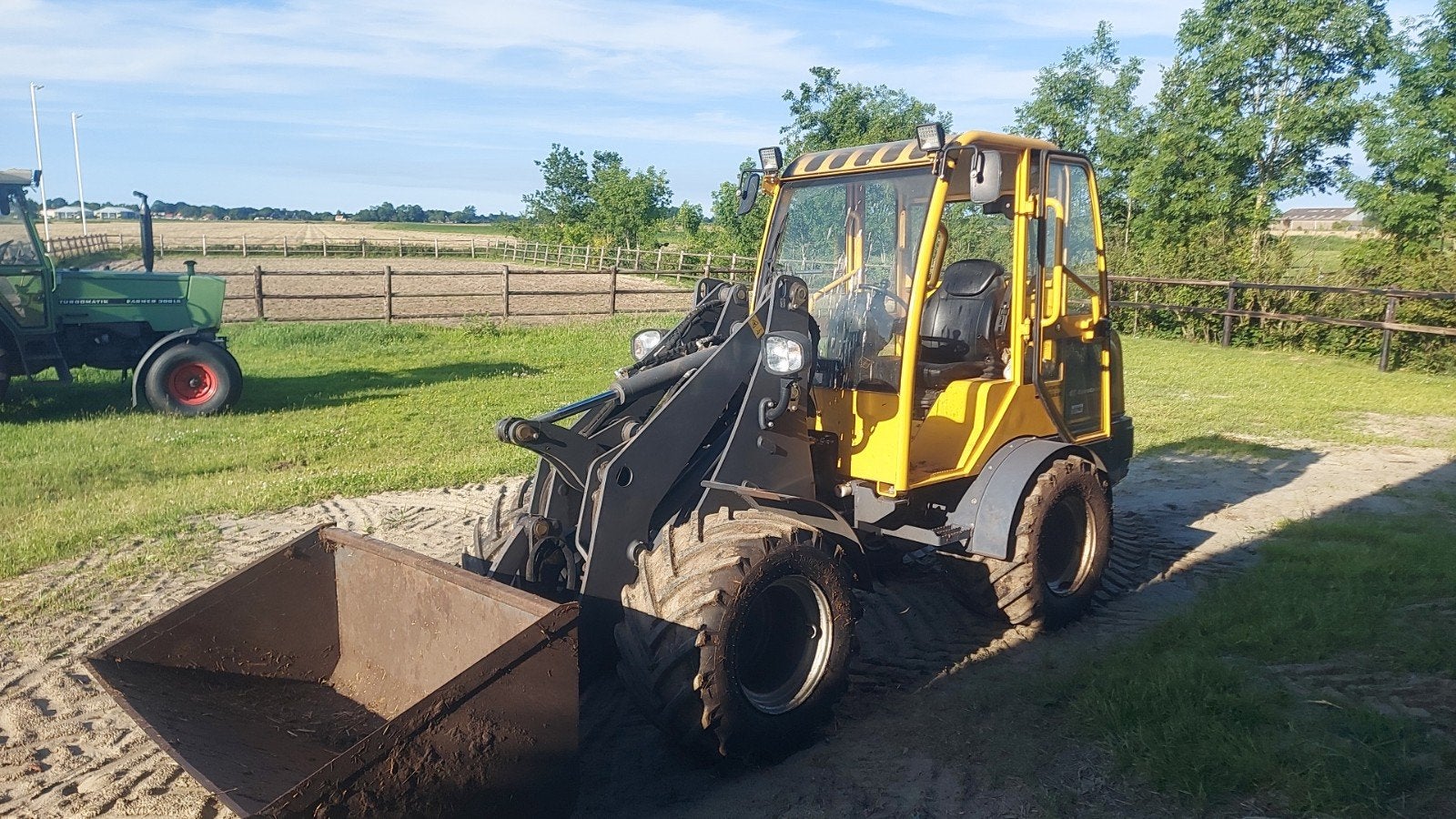 Mini shovel verhuur met chauffeur / tractor, Ophalen of Verzenden
