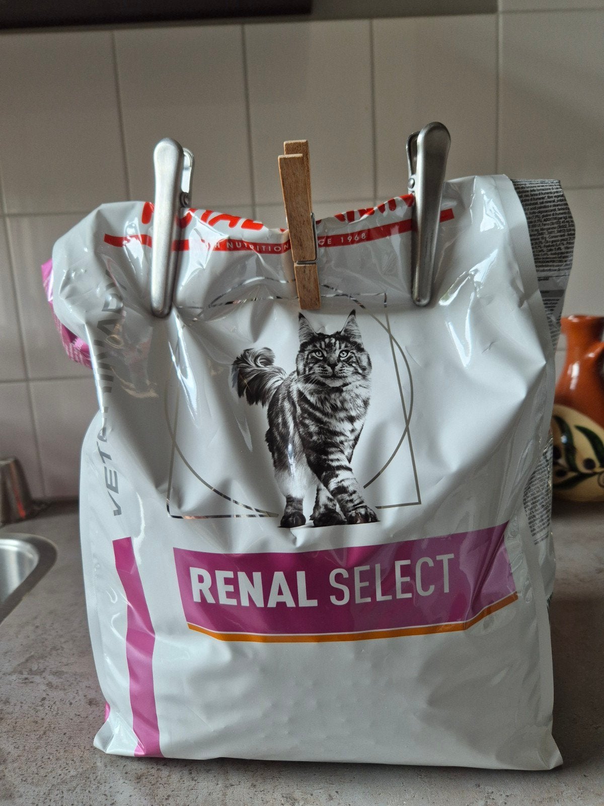 kattenbrokken nierdieet, Ophalen, Kat