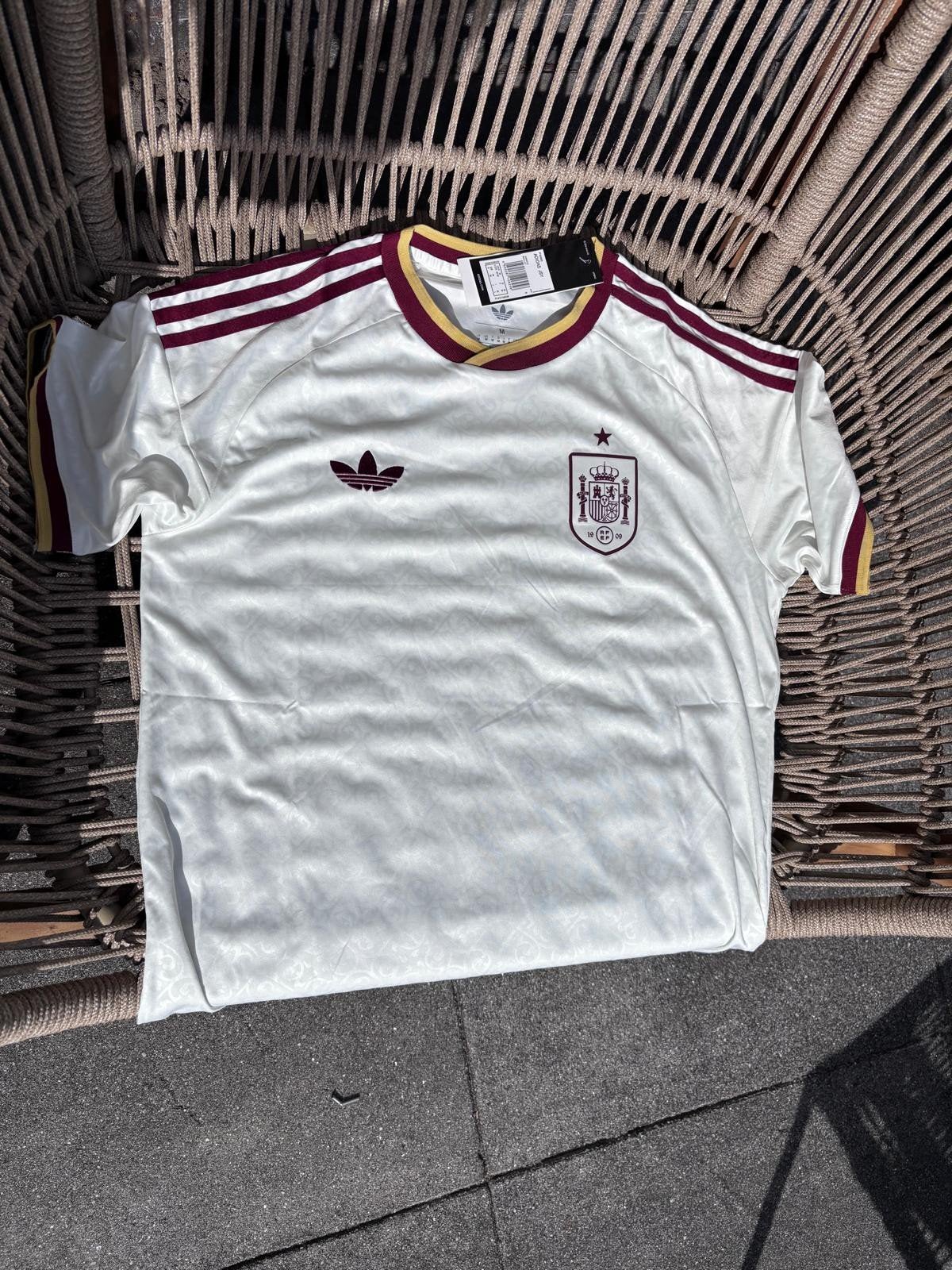 Spanje Voetbalshirt - Maat M en L, Maat 48/50 (M), Wit, Nieuw, Ophalen of Verzenden