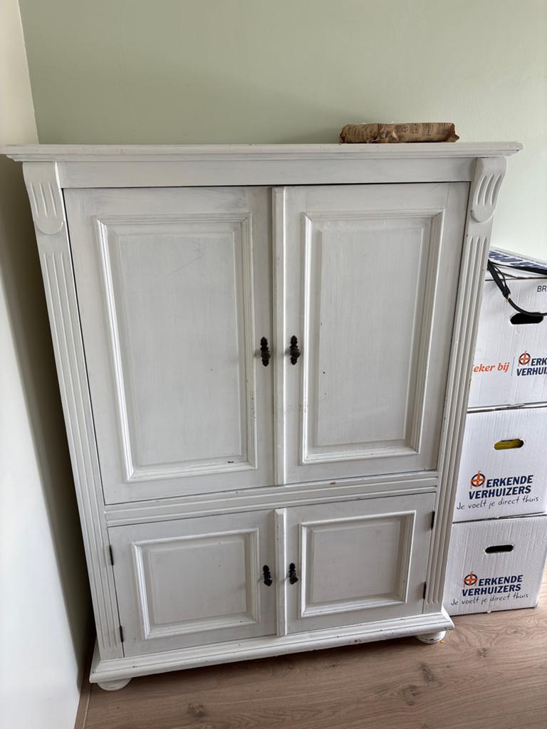 Witte houten kast met twee deuren, Ophalen, Gebruikt, 70 tot 120 cm, 120 tot 170 cm