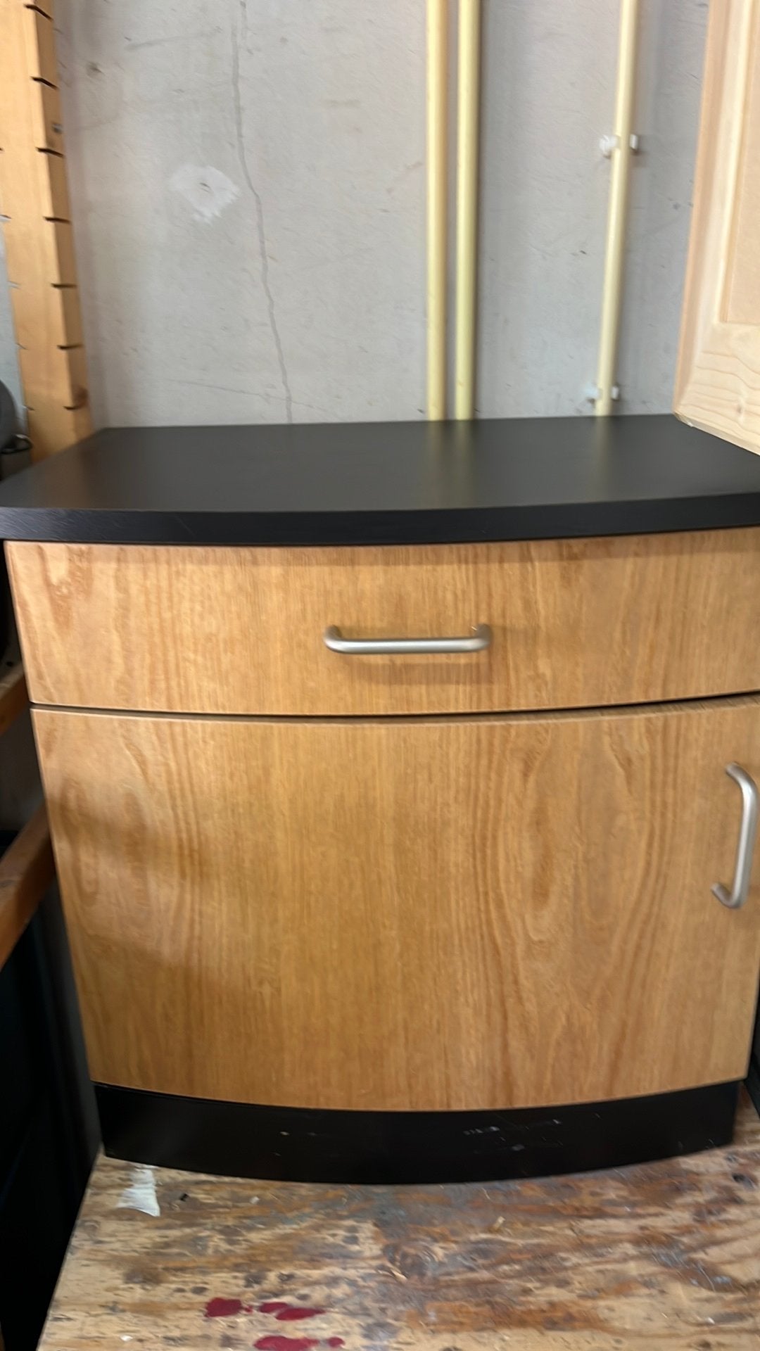 kastje nieuw. ( nachtkastje), Ophalen of Verzenden, Nieuw, 55 tot 70 cm