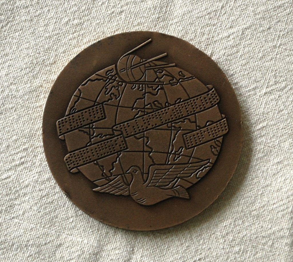 100 jaar Staatspersbureau 1880 -1980 met spoetnik Brons, Antiek en Kunst, Ophalen of Verzenden