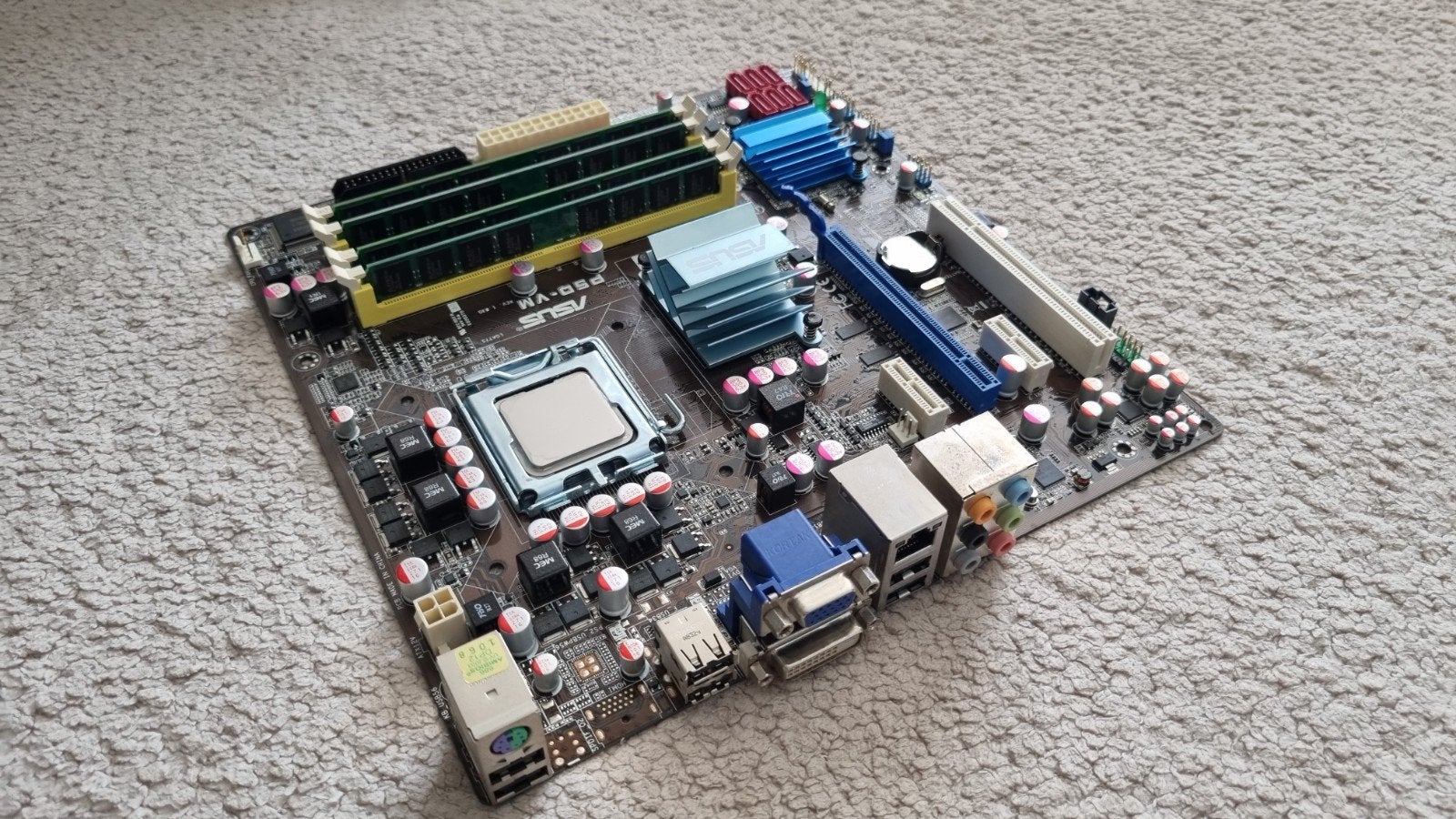 ASUS P5Q-VM socket 775 MB, Core 2 Quad Q9400 CPU, 12 gb Ram, Computers en Software, Moederborden, Gebruikt, Ophalen of Verzenden
