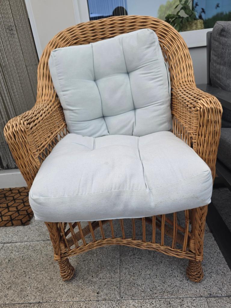 Comfortabele rotan fauteuil met kussen, Huis en Inrichting, Stoelen, Gebruikt, Overige kleuren, Stof, Eén