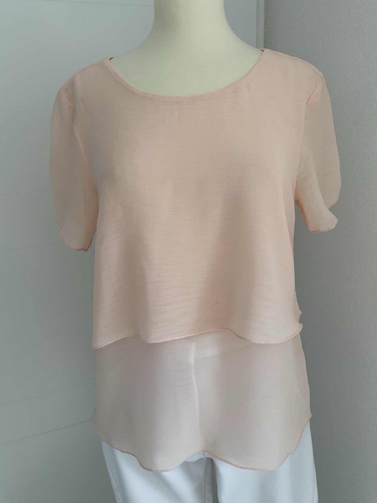 Mooie zalmkleurige top met korte mouwen en ronde hals, Kleding | Dames, Verzenden, Zo goed als nieuw, Korte mouw, Roze