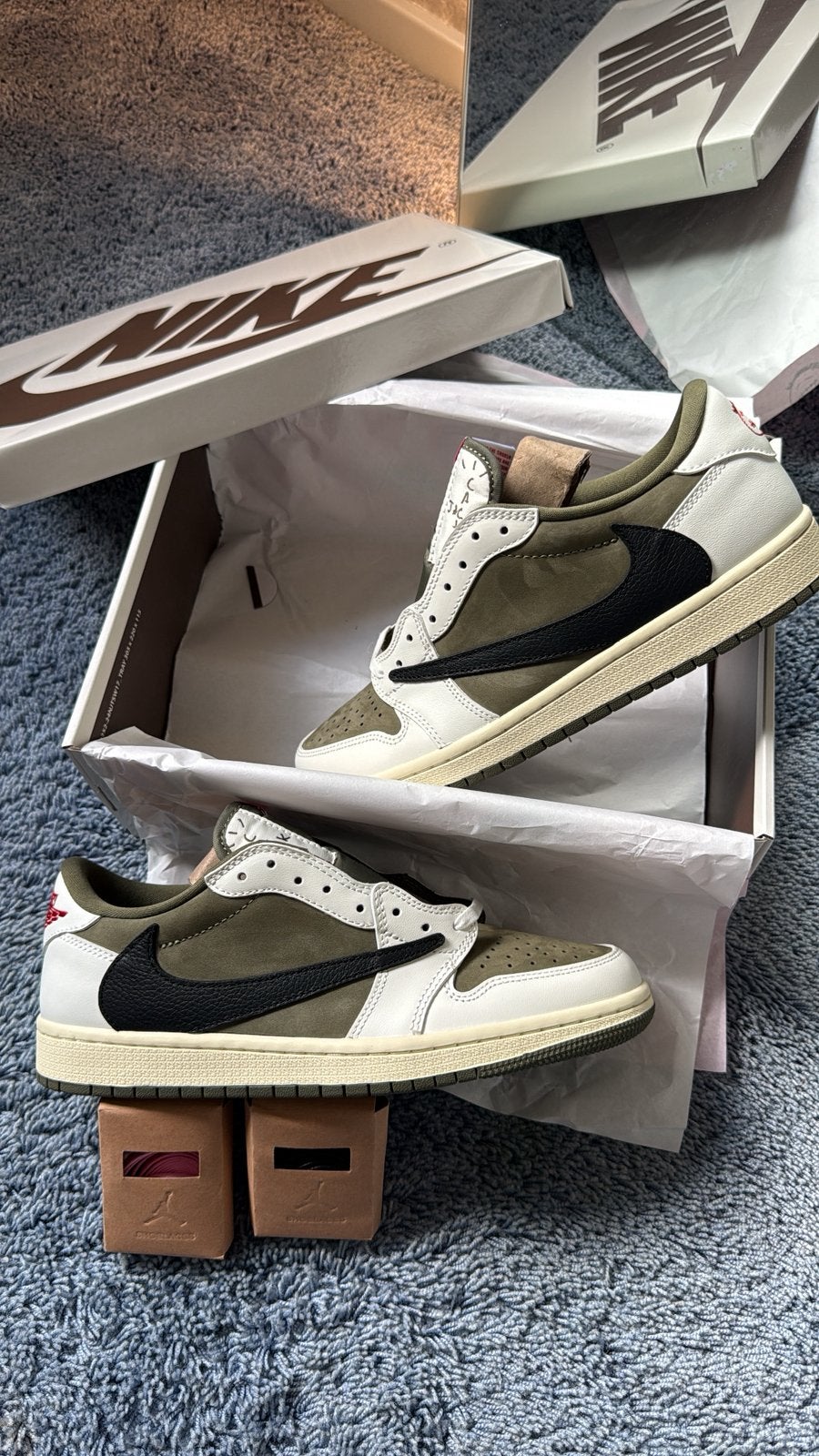 Travis Scott Medium Olive 37-44, Kleding | Heren, Ophalen of Verzenden, Nieuw, Overige kleuren, Sneakers of Gympen