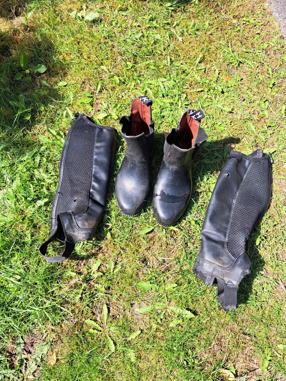 Rijlaarsjes met chaps, Ophalen, Schoeisel