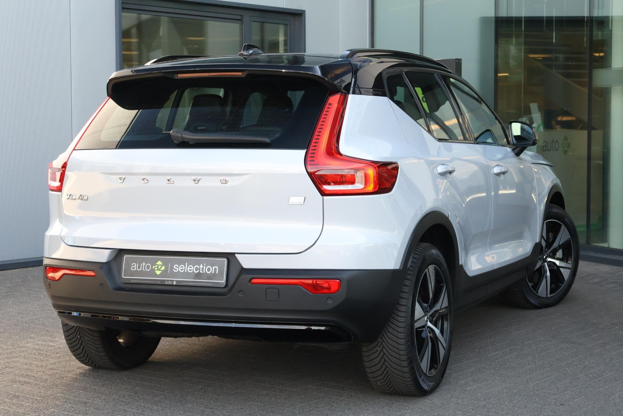 Volvo XC40 Recharge P8 AWD / Cruise control, Gebruikt, Wit, 430 km, Vierwielaandrijving