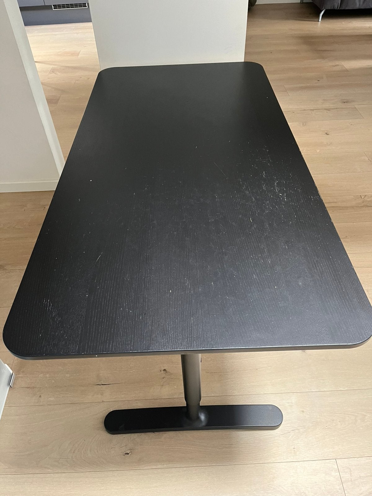 IKEA bureau met gebruikerssporen, Ophalen, Zwart, Gebruikt, In hoogte verstelbaar