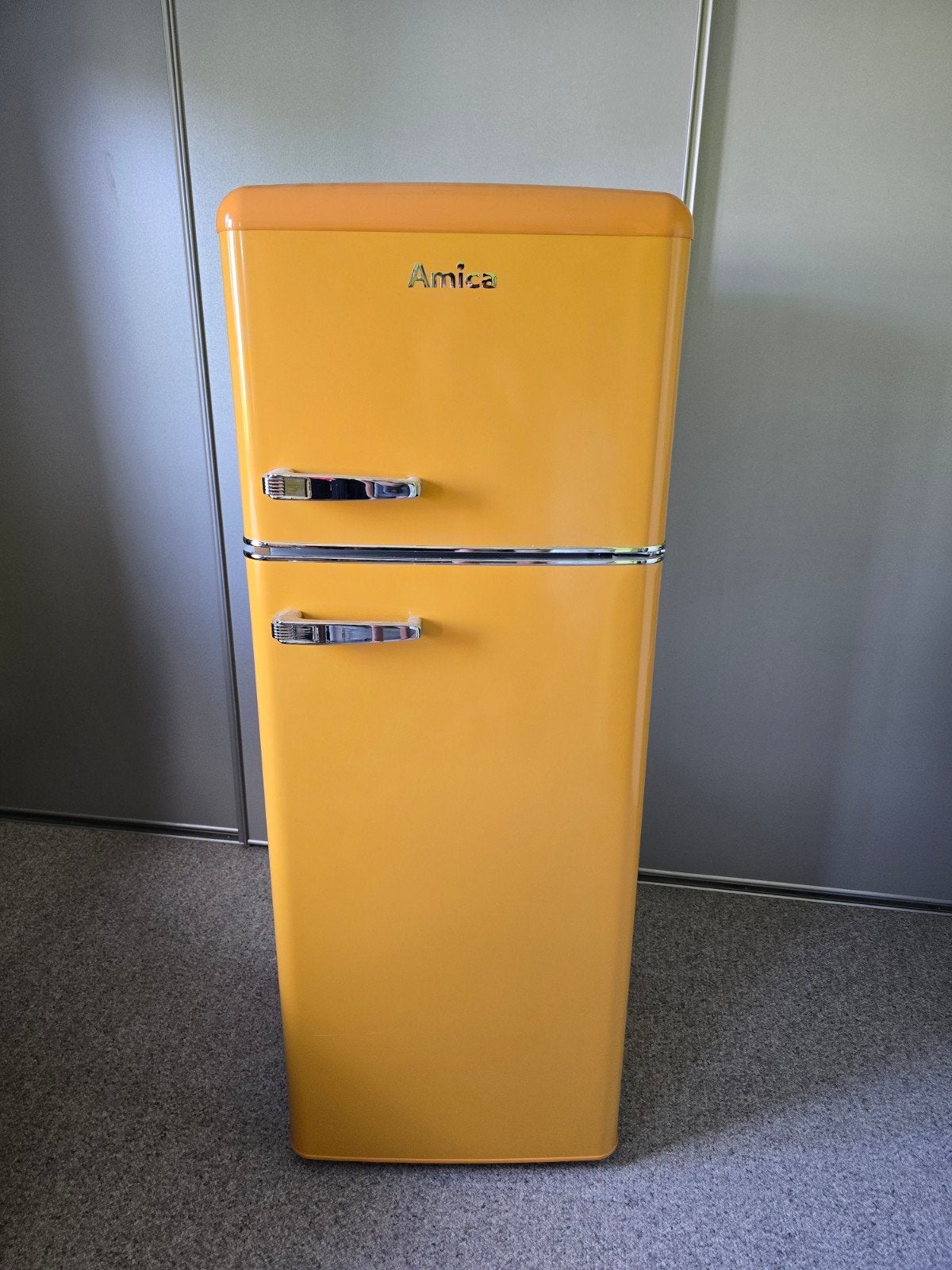 Amica Retro Koelkast met Vriezer - Okergeel, Witgoed en Apparatuur, Koelkasten en IJskasten, Ophalen, 150 tot 200 liter, Met aparte vriezer
