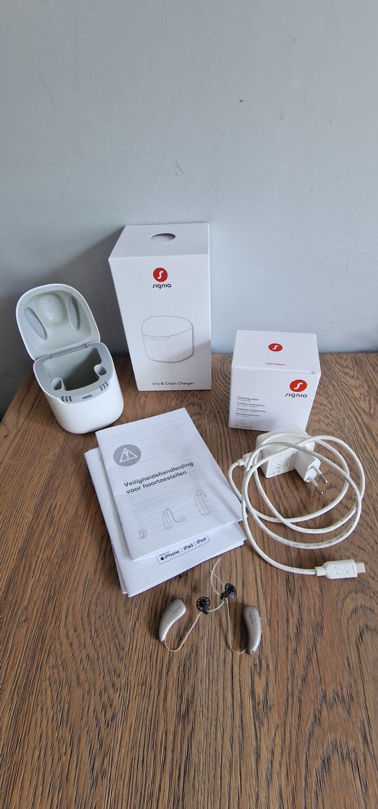 Signia Hoortoestellen met Dry & Clean Charger, Ophalen of Verzenden, Gebruikt, Overige typen