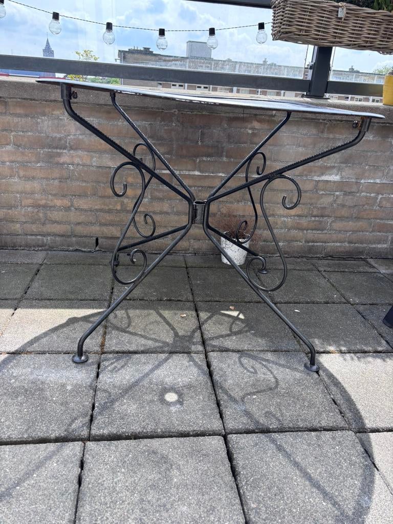 Tuuntafel, een franse, Ophalen, Gebruikt, Rond, Metaal
