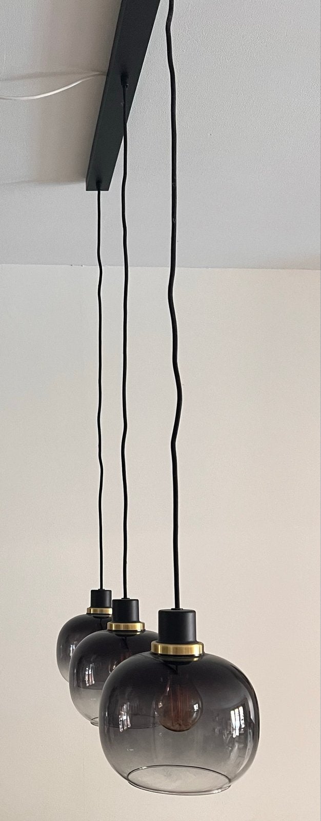 Moderne hanglamp met 3 glazen kappen - Zwart/Goud, Ophalen, Zo goed als nieuw, Glas, E27 (groot)