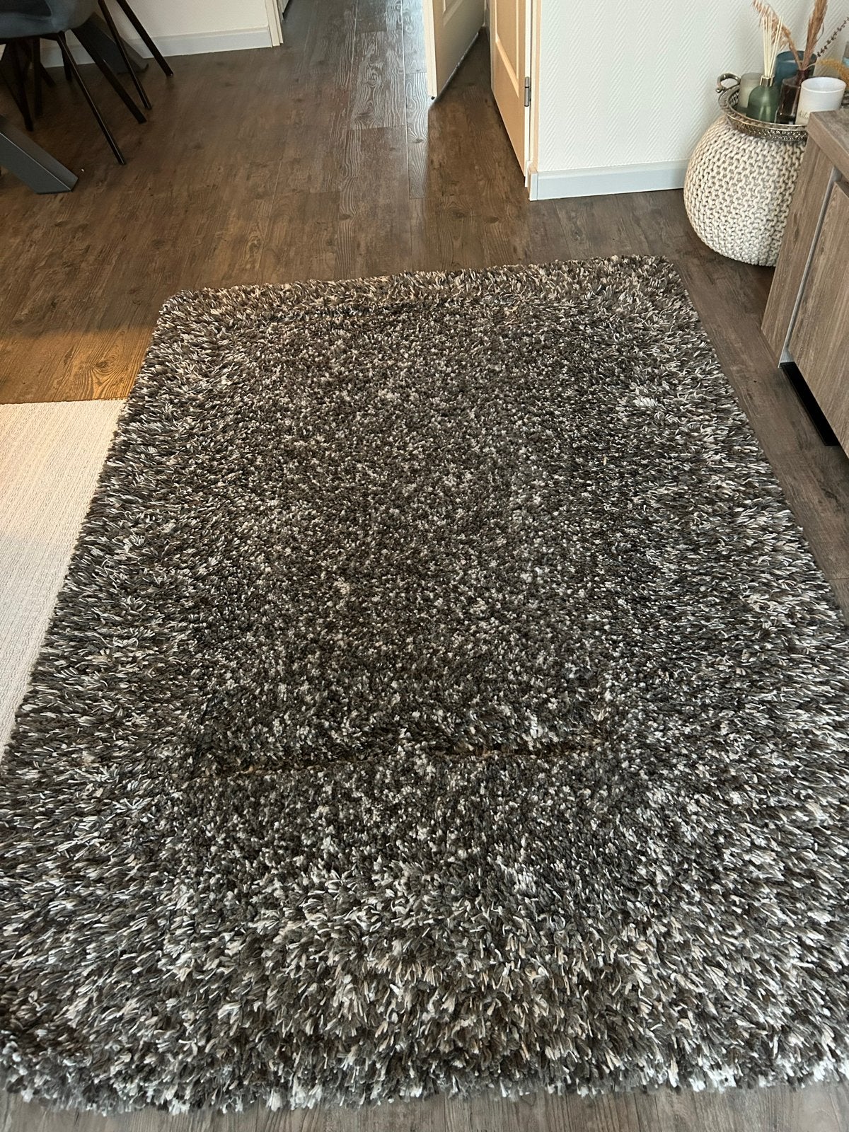 Zacht grijs/wit vloerkleed, hoogpolig, Huis en Inrichting, Stoffering | Tapijten en Kleden, Ophalen, Gebruikt, 100 tot 150 cm