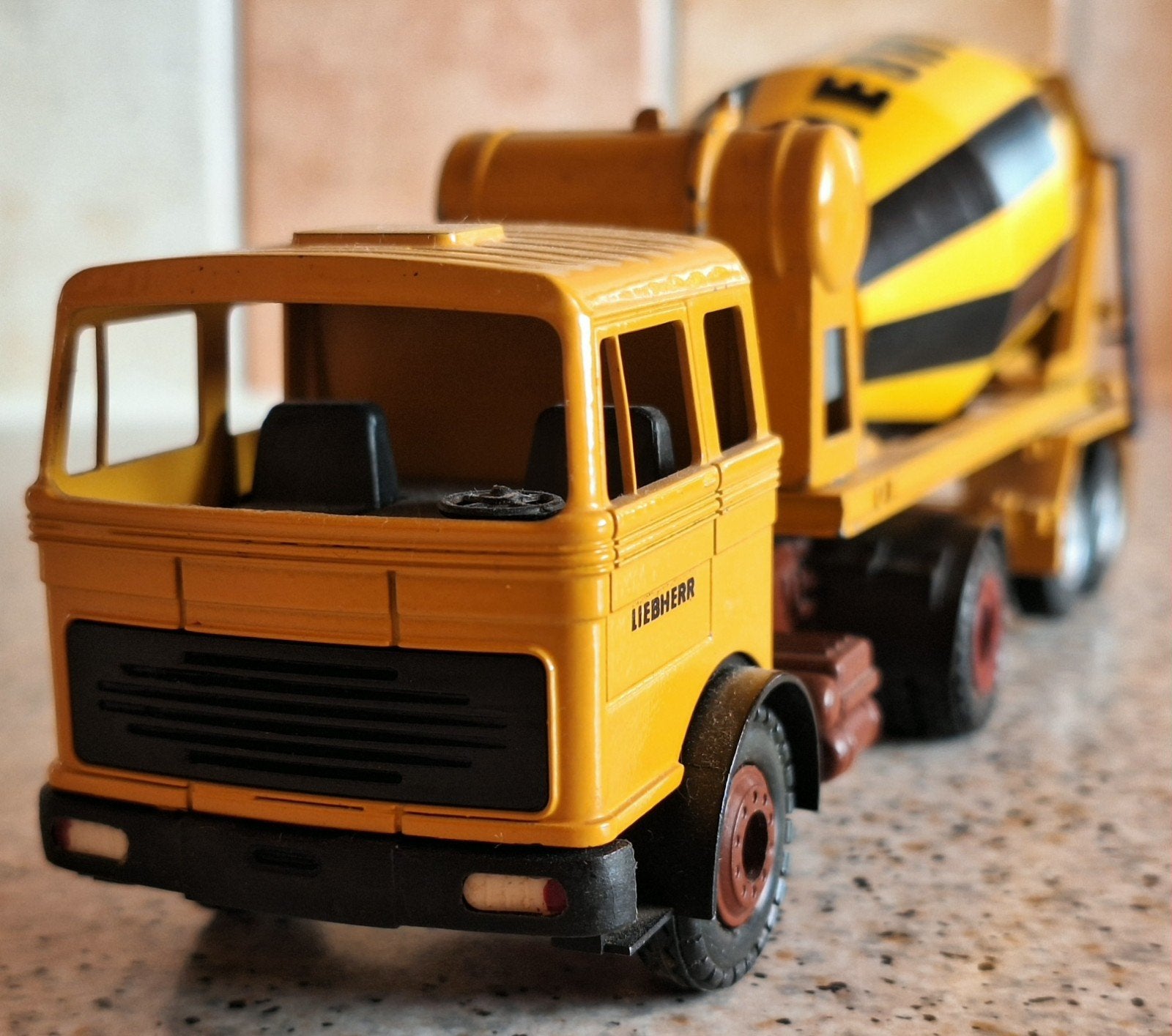 Mercedes-Benz LP2232 (4x2) trekker met betonmixeroplegger, Hobby en Vrije tijd, Modelauto's | 1:50, Ophalen of Verzenden, Nieuw