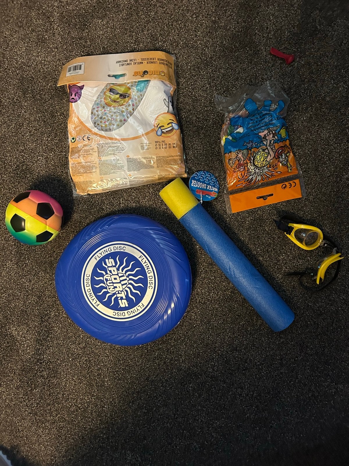 Zomer speelgoed set: frisbee, waterpistool, bal, duikbril, Ophalen, Gebruikt