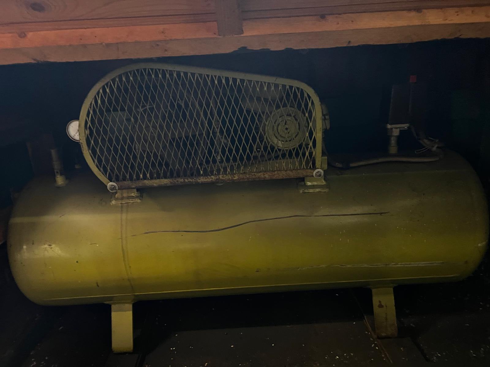 Compressor Met Grote Tank, 100 liter of meer, Ophalen, Zo goed als nieuw