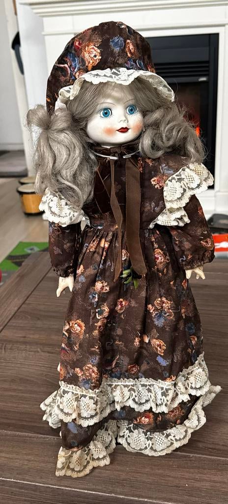 Vintage porseleinen pop, Antiek en Kunst, Antiek | Porselein, Ophalen of Verzenden
