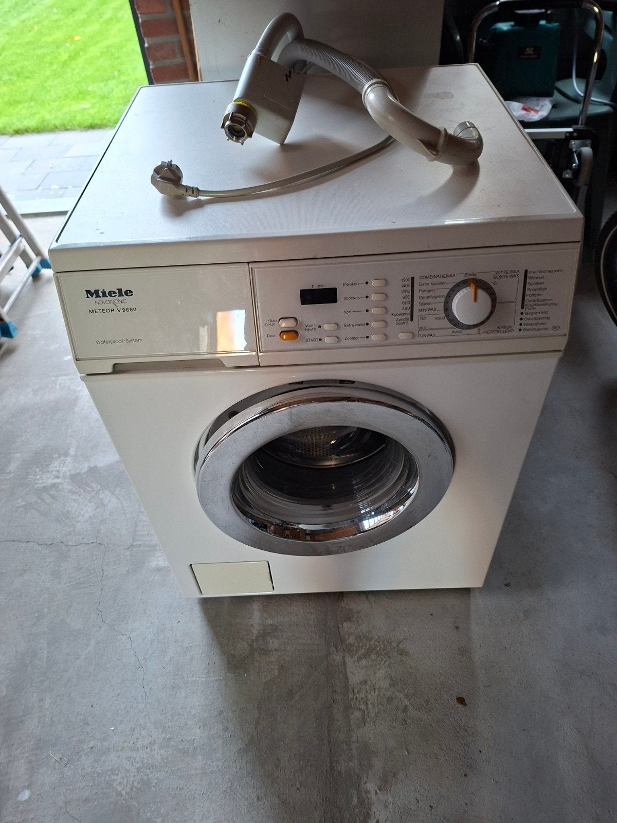 Miele W960 Meteor V9660 Wasmachine - Voorlader en Bosch Wasm