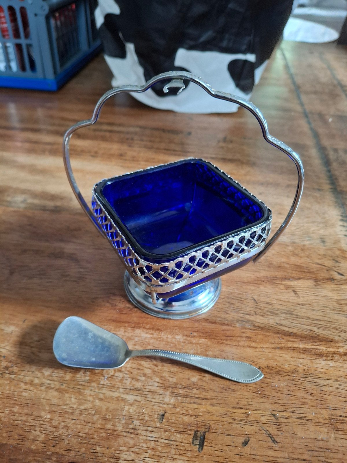 Antieke zoutkelder met blauw glas en lepel, Ophalen of Verzenden