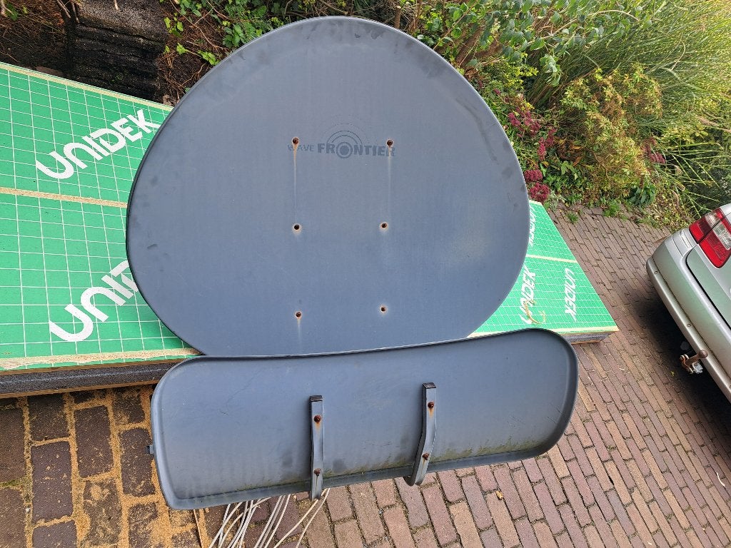 Satelietschotel Wavefield T90 met quad / duo koppen / kabels, Ophalen, Gebruikt, (Schotel)antenne, Overige merken