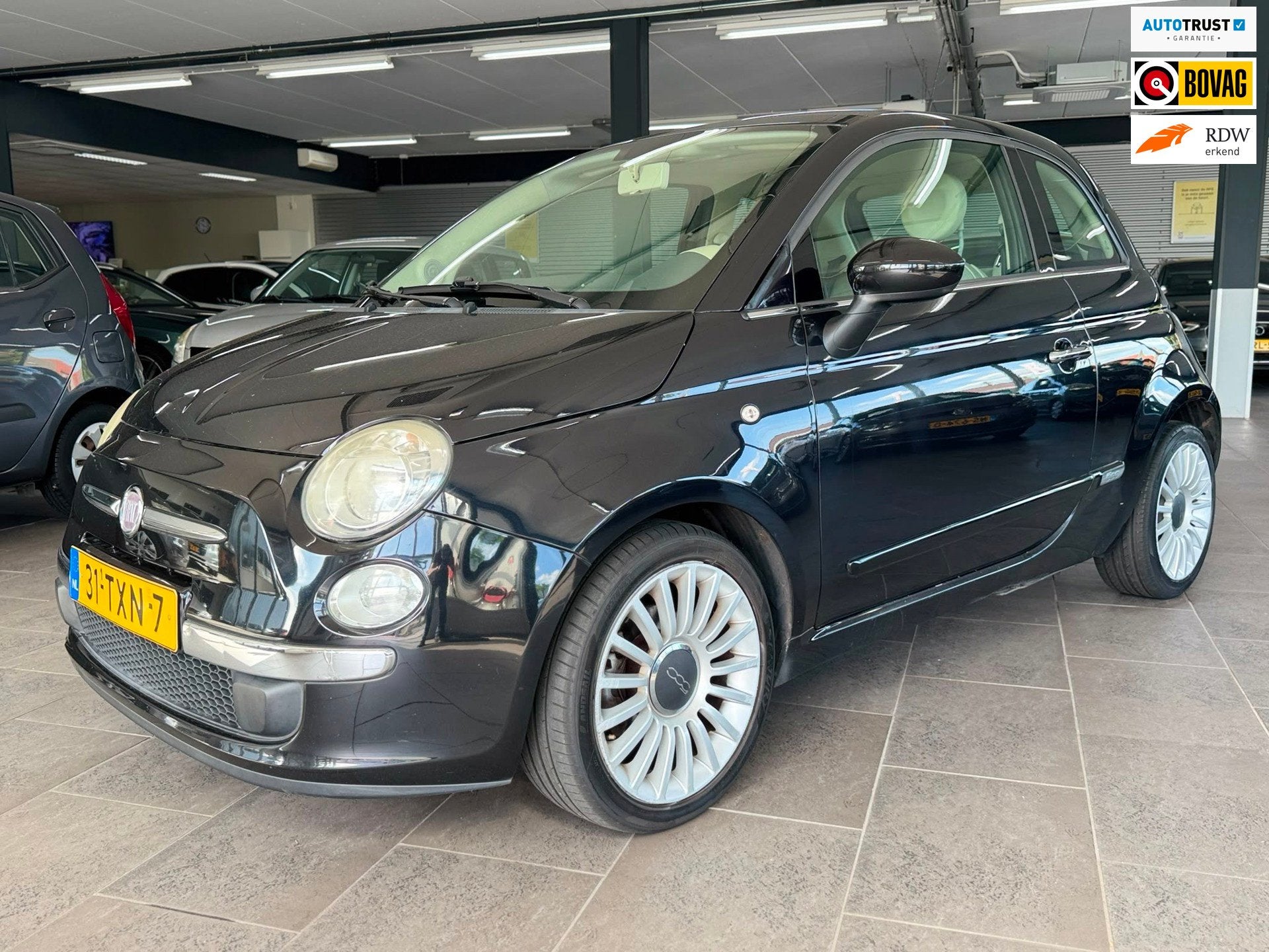 Fiat 500 0.9 TwinAir Lounge schuifdak airco navigatie elektr, Auto's, Voorwielaandrijving, Gebruikt, 31 €/maand, Origineel Nederlands