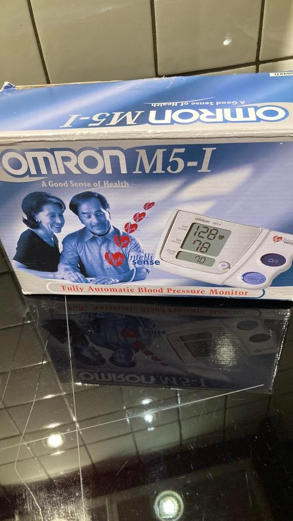 Omron bloeddrukmeter automatisch, 1 speler, Ophalen of Verzenden, Zo goed als nieuw, Vanaf 3 jaar