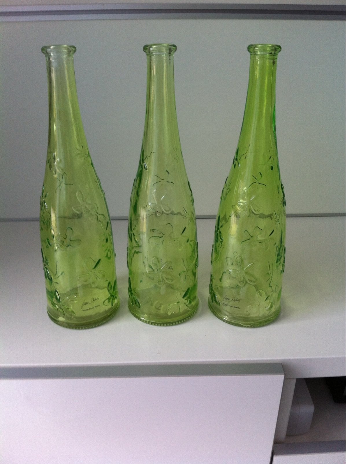 Set van 3 Groene Glazen Flessen met Reliëf, Ophalen of Verzenden
